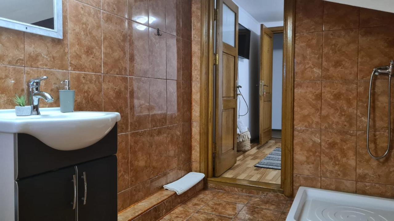 Hanul Ancutei Curtea De Arges Exterior photo